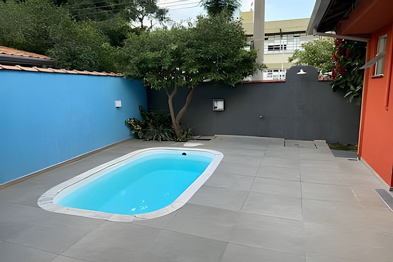 Confortavel e bem equipada com Piscina